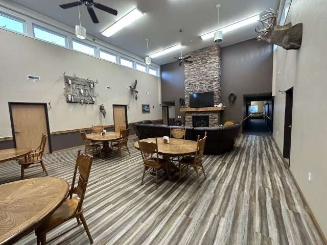 More Photos Of 406 W Vinton St, Spencer Hotel For Sale