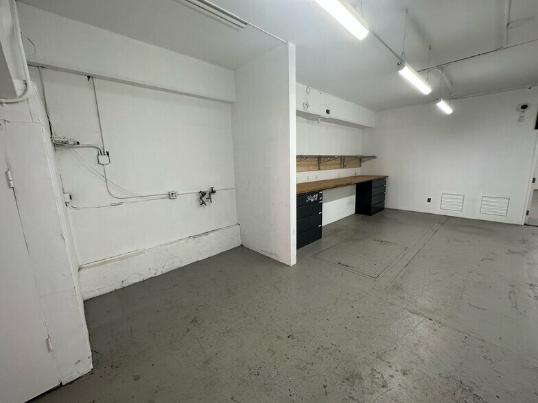 More Photos Of 22 Cleveland St, San Francisco Warehouse For Sale