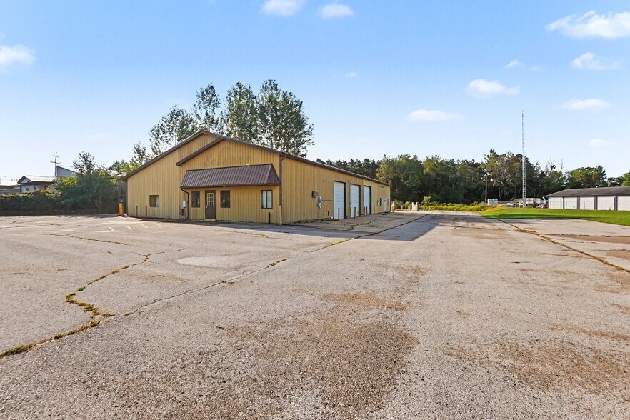 More Photos Of 1230 Locust St, Fremont Manufacturing For Lease
