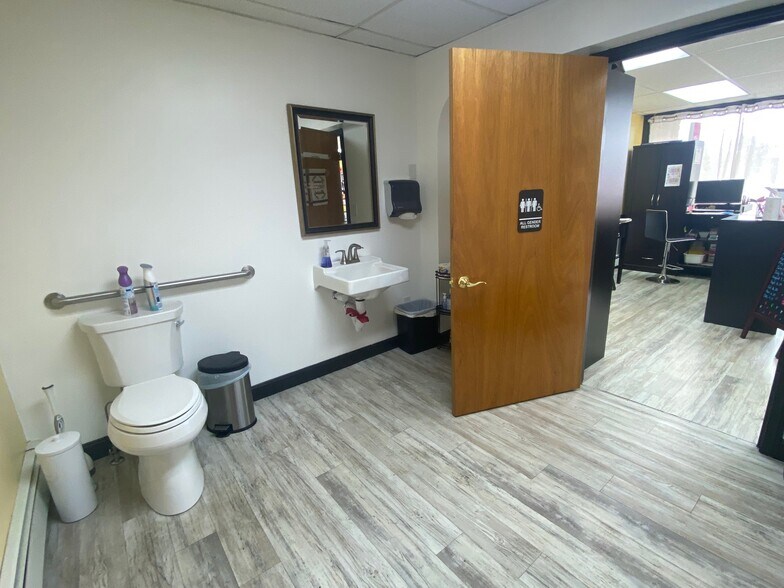 More Photos Of 1923 Post Rd, Warwick Medical For Sale