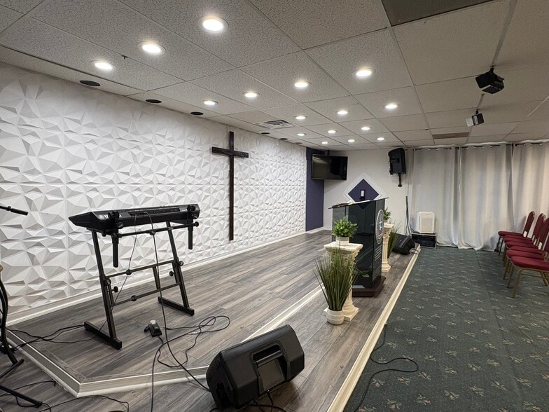 More Photos Of 1402 Shepard Dr, Sterling Medical For Lease