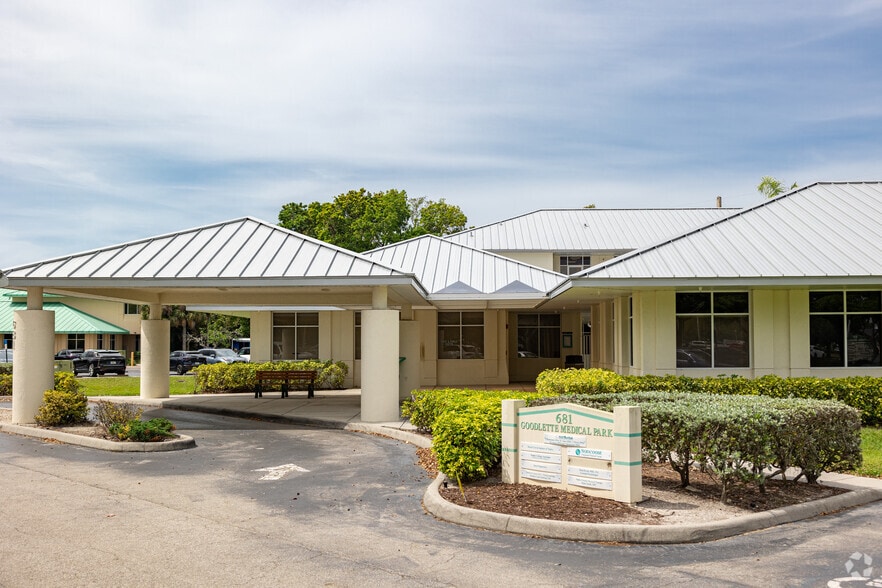 More Photos Of 681 Goodlette Rd N, Naples Medical For Lease
