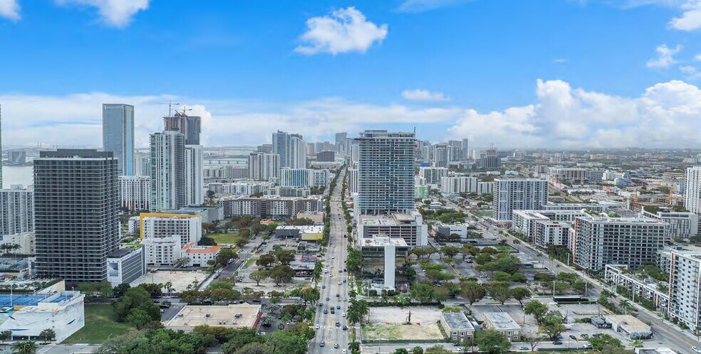 More Photos Of 3050 Biscayne Blvd, Miami Office For Lease