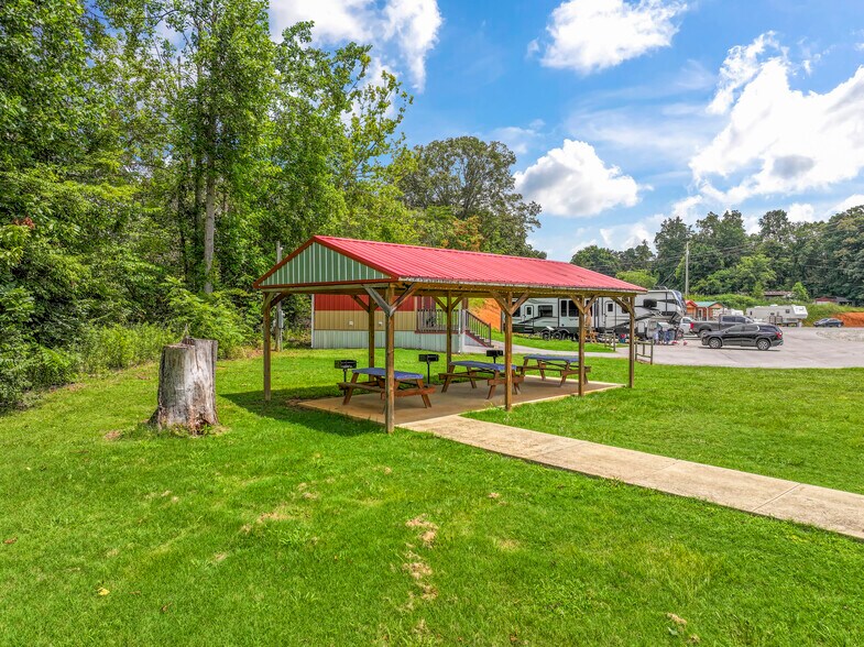 More Photos Of 104 Circle Rd, Newport Manufactured Housing Mobile Home Park For Sale