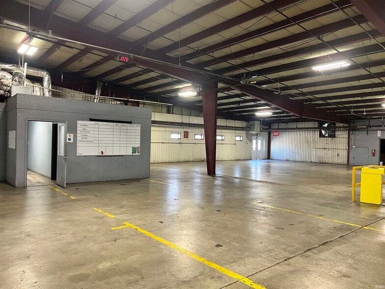 More Photos Of 1015 W 9th St, Mount Carmel Warehouse For Sale