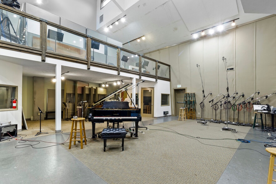 More Photos Of 4700 Northwest Plaza West Dr, Zionsville Loft Creative Space For Sale