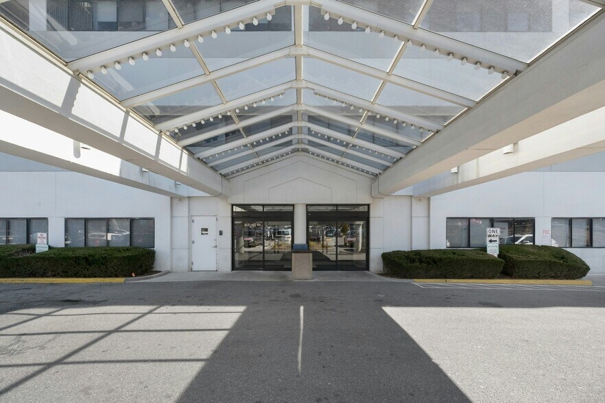 More Photos Of 970 N Broadway, Yonkers Medical For Lease