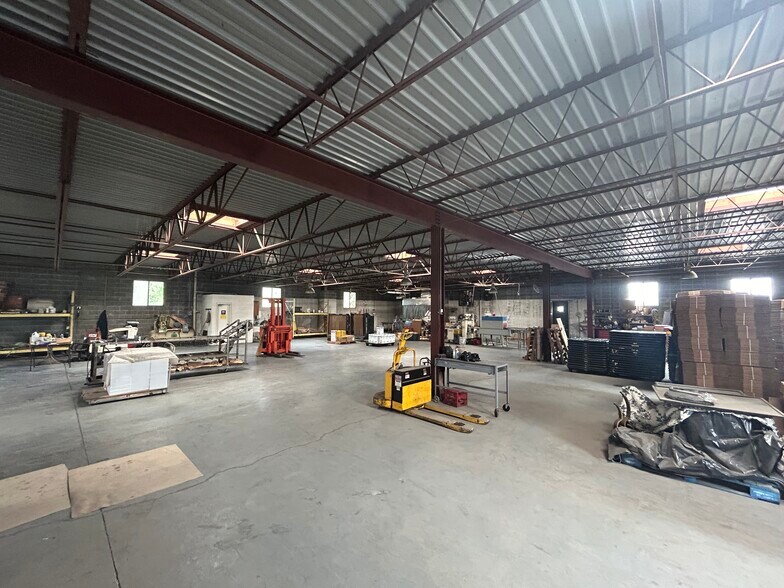 More Photos Of 2826 Southwest Blvd, Kansas City Warehouse For Sale