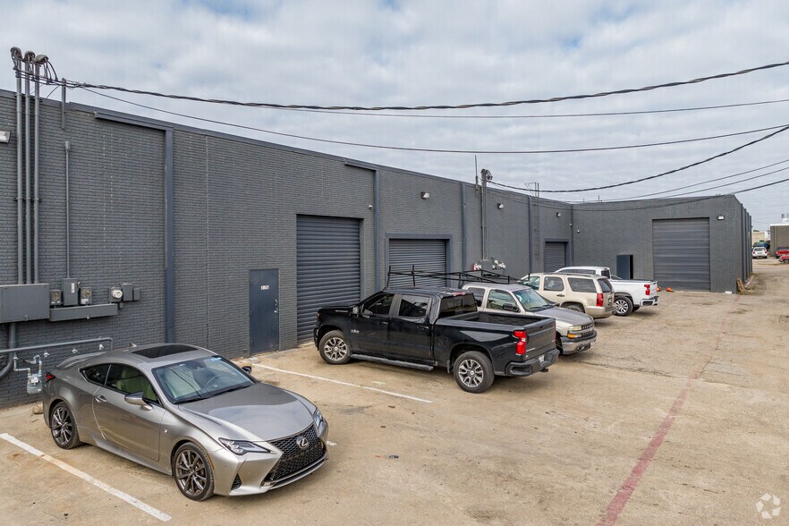 More Photos Of 10735 Metric Dr, Dallas Warehouse For Lease