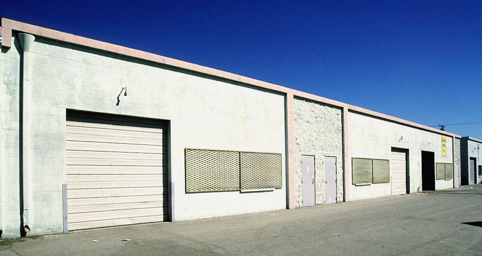 More Photos Of 701-719 Arroyo Ave, San Fernando Warehouse For Lease