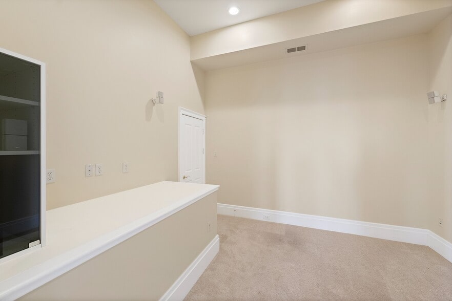 More Photos Of 2411 E Franklin St, Richmond Apartments For Lease