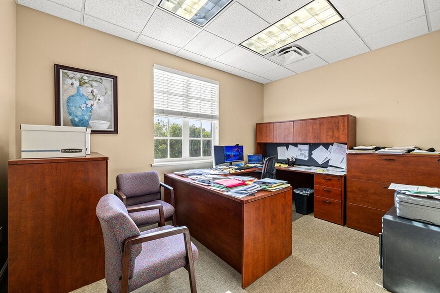 More Photos Of 1555 Indian River Blvd, Vero Beach Medical For Lease