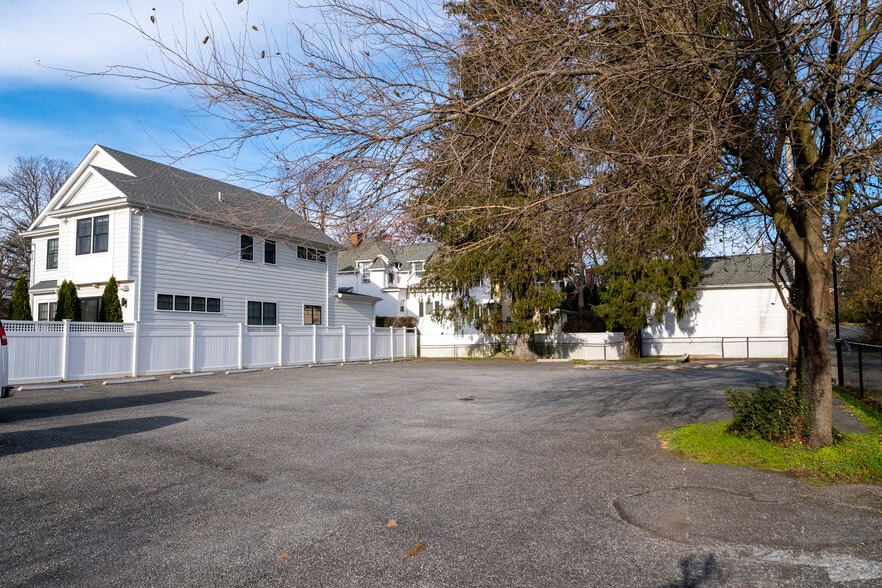 More Photos Of 155 Fenimore Rd, Mamaroneck Specialty For Sale