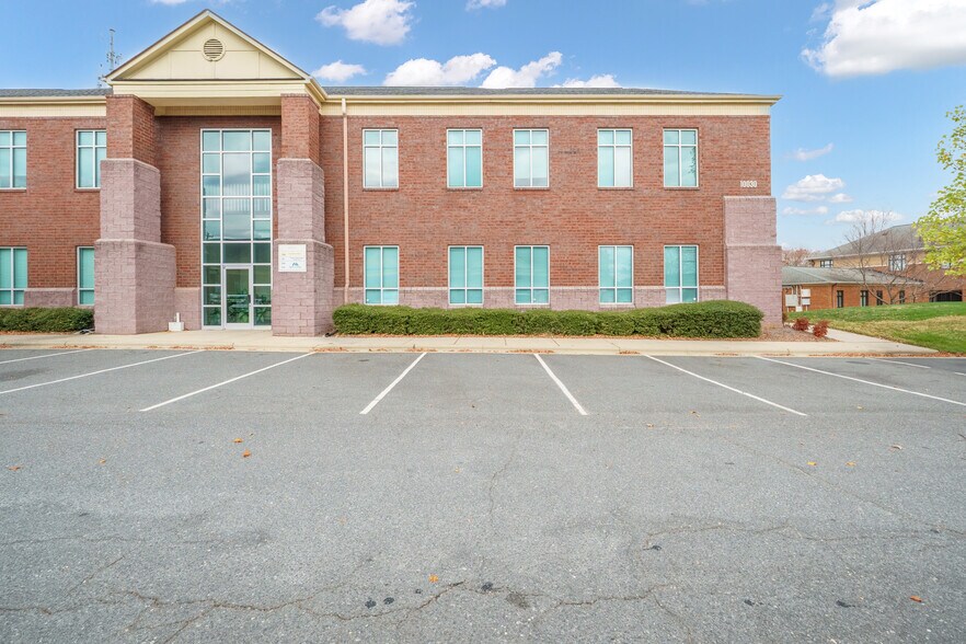 More Photos Of 10030 Park Cedar Dr, Charlotte Medical For Lease