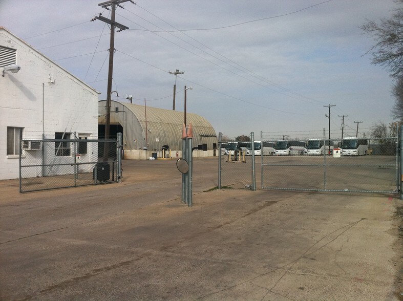 More Photos Of 710 E Davis St, Grand Prairie Service For Sale