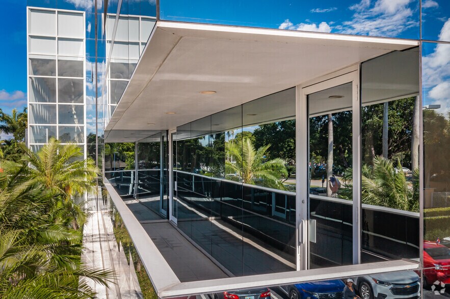 More Photos Of 7975 NW 154th St, Miami Lakes Medical For Lease