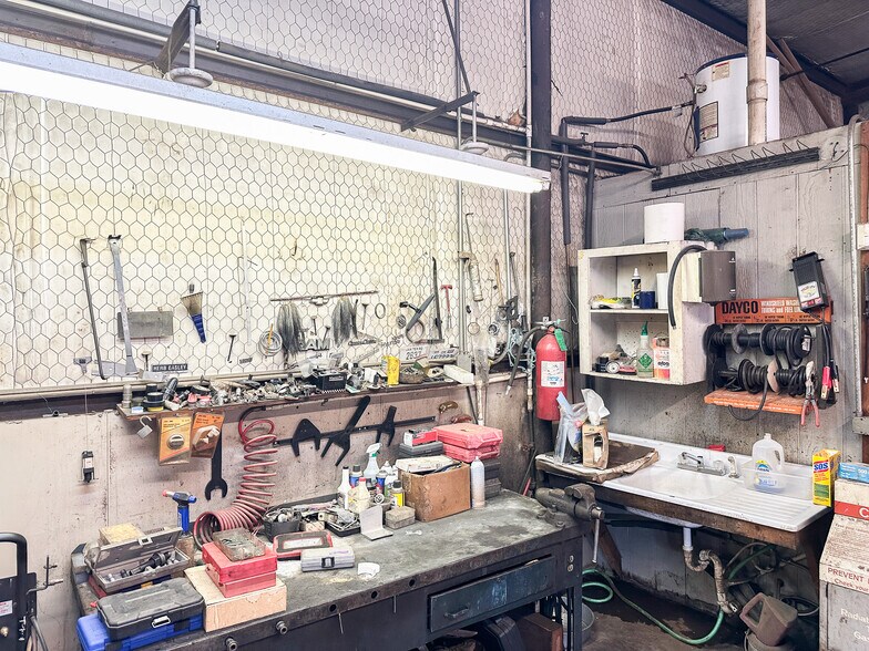 More Photos Of 2609 10th St, Wichita Falls Light Manufacturing For Sale