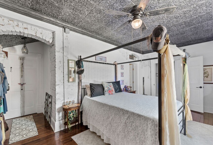 More Photos Of 10 E Washington St, Newnan Storefront Retail Residential For Sale