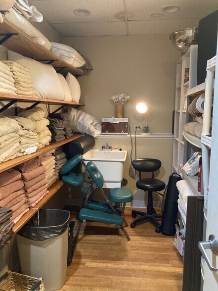 More Photos Of 2525 W Bethany Rd, Sycamore Office For Sale