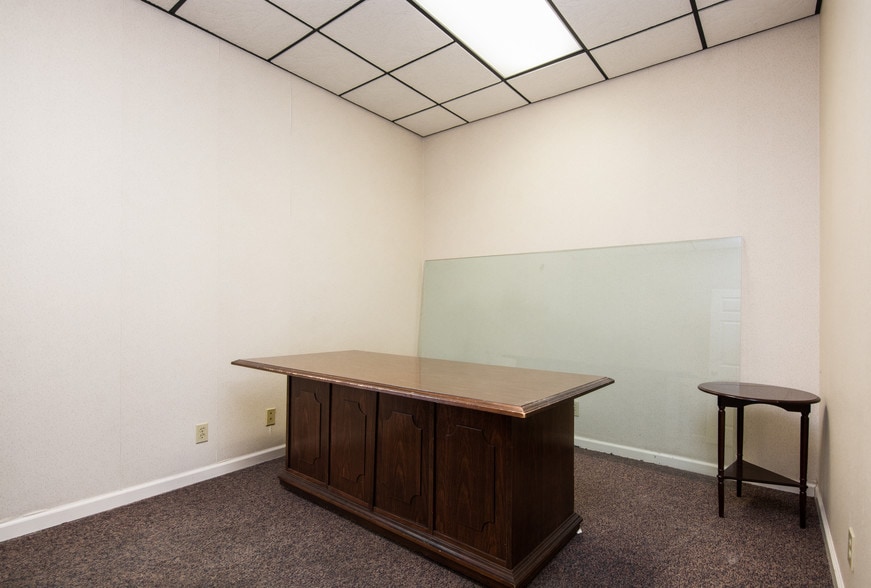 More Photos Of 130 Seaboard Ln, Franklin Flex For Lease