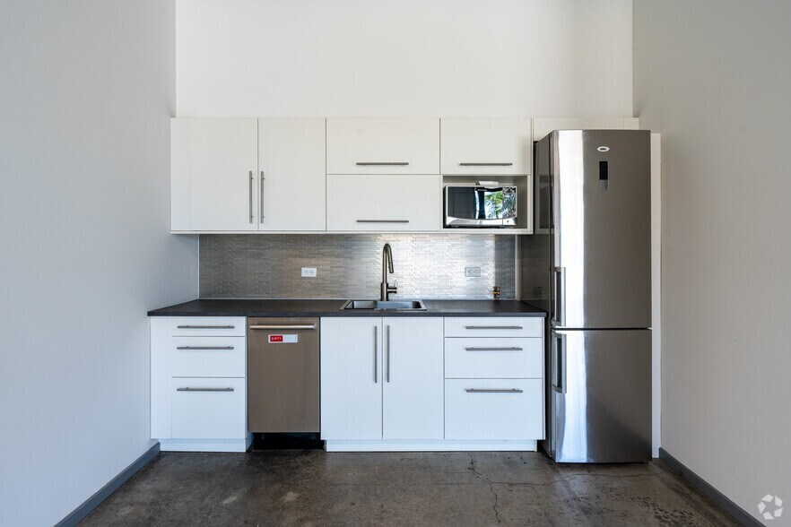 More Photos Of 13360 Beach Ave, Marina Del Rey Light Distribution For Lease