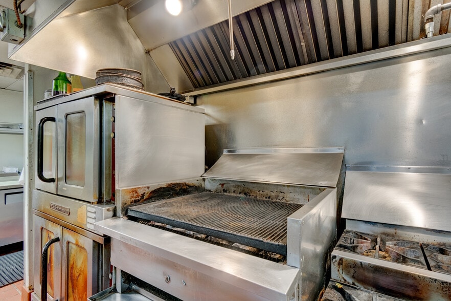 More Photos Of 1702 Park Hill Dr, Gainesville Restaurant For Sale
