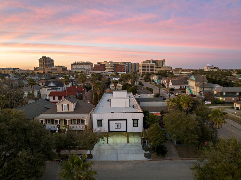 More Photos Of 808 Sealy ave, Galveston Apartments For Sale