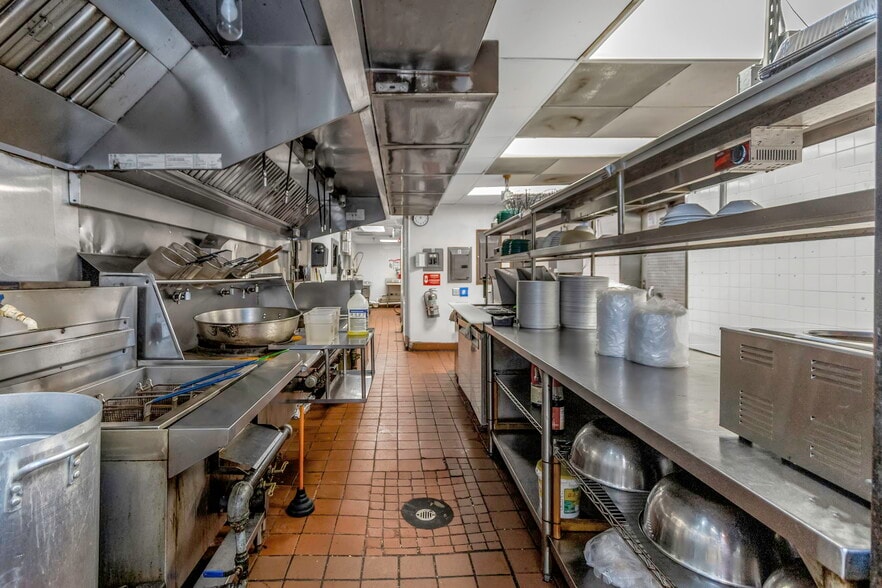 More Photos Of 2901 Tyrone Blvd, Saint Petersburg Restaurant For Sale