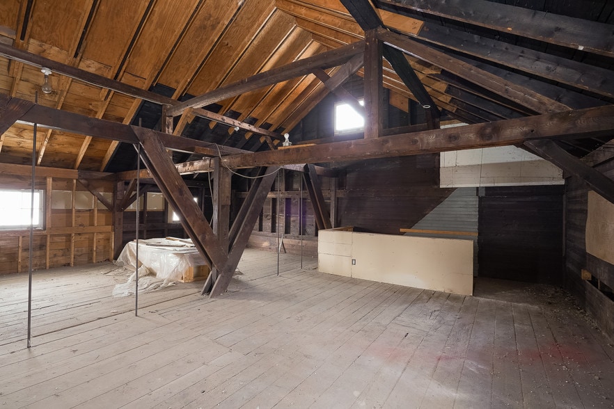 More Photos Of 6 Clinton Ave, Westfield Warehouse For Sale
