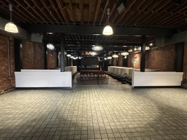 More Photos Of 316-318 Guilford Ave, Baltimore Bar For Sale