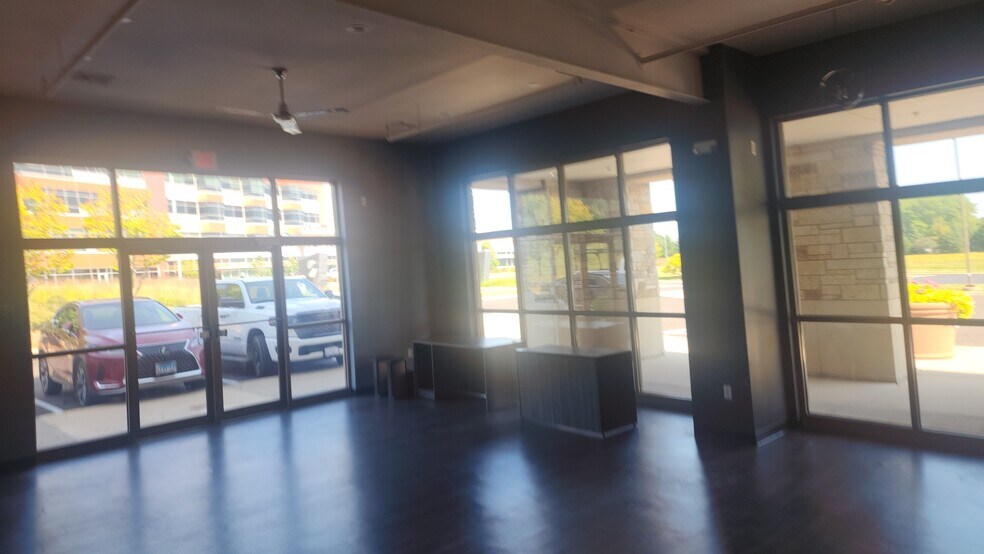 More Photos Of 1609 landmark Dr, Cottage Grove Unknown For Lease