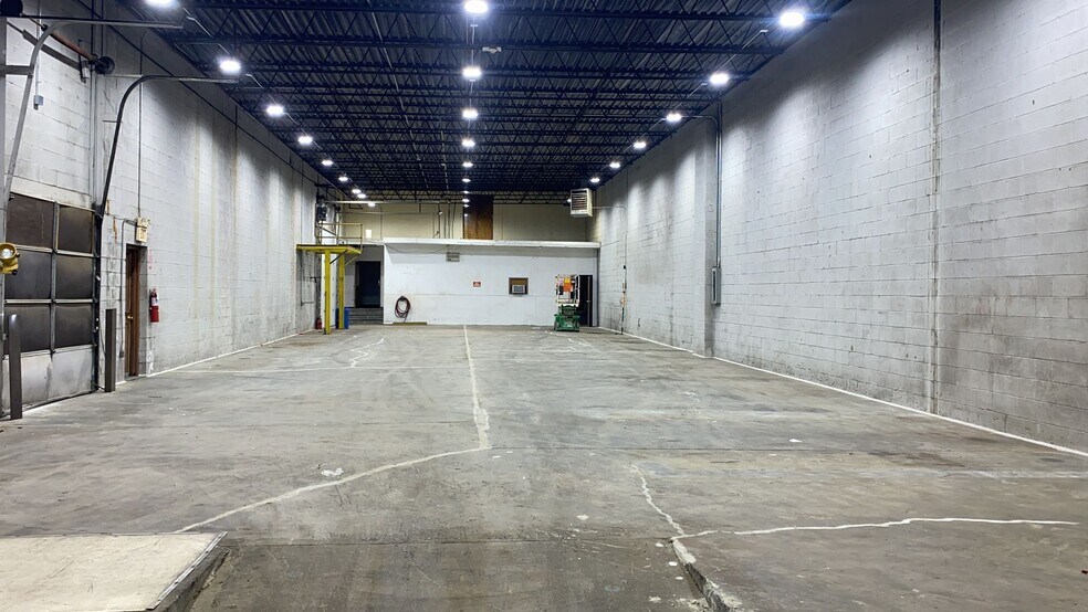 More Photos Of 164-168 Manchester pl, Newark Distribution For Sale