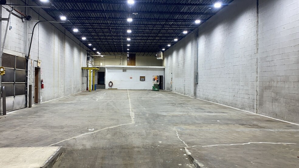 More Photos Of 164-168 Manchester pl, Newark Distribution For Lease