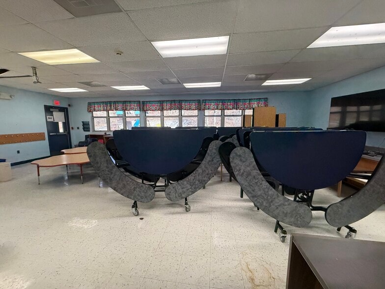 More Photos Of 580 Ratzer Rd, Wayne Schools For Lease