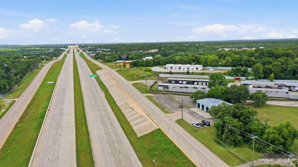 More Photos Of 10901 Jacksboro Hwy, Fort Worth Warehouse For Sale