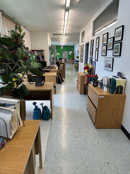 More Photos Of 870 Bradford St, Winnipeg Storefront Retail Office For Lease