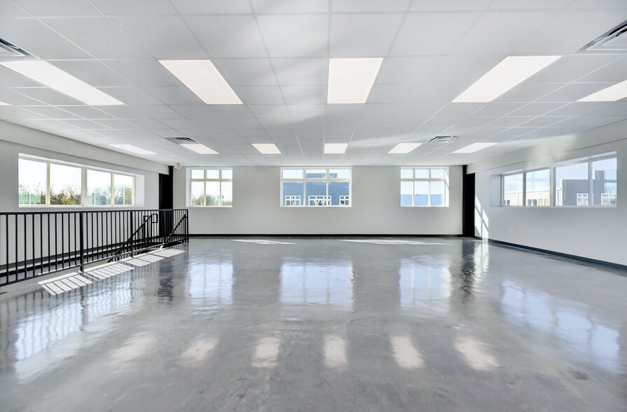 More Photos Of 11215 Conroy Ln, Austin Showroom For Lease