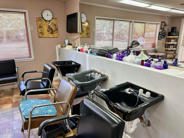 More Photos Of 415 Old Pass Rd, Long Beach Freestanding For Sale