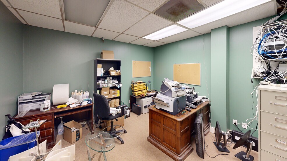 More Photos Of 151 Wolf Rd, Colonie Freestanding For Sale