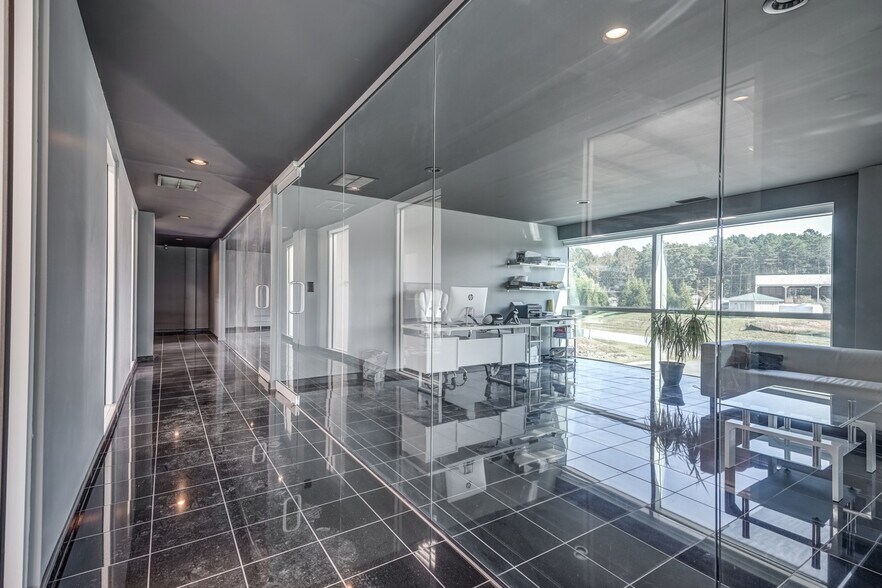 More Photos Of 48 Zion Station Ct, Troy Warehouse For Lease