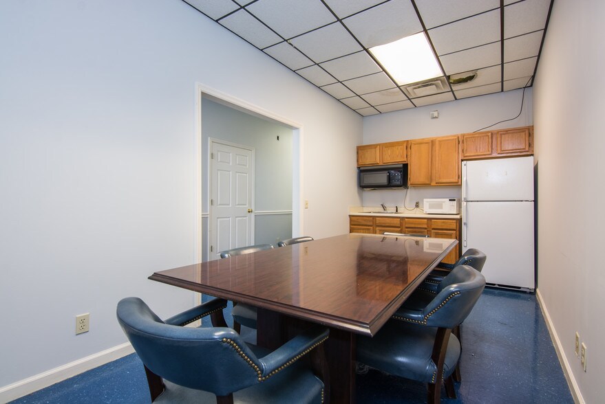 More Photos Of 130 Seaboard Ln, Franklin Flex For Lease