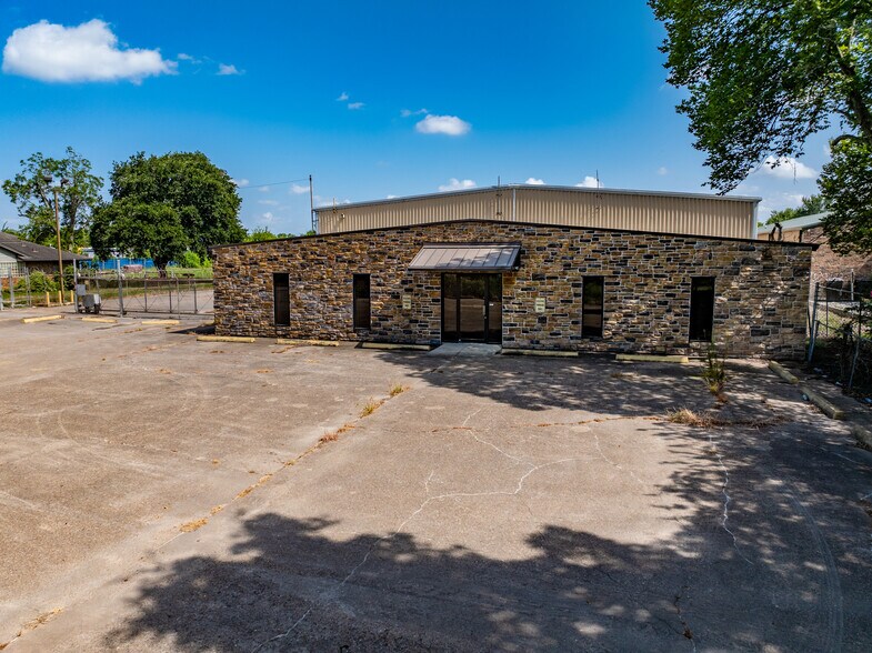 More Photos Of 3615 Almeda Genoa Rd, Houston Warehouse For Lease