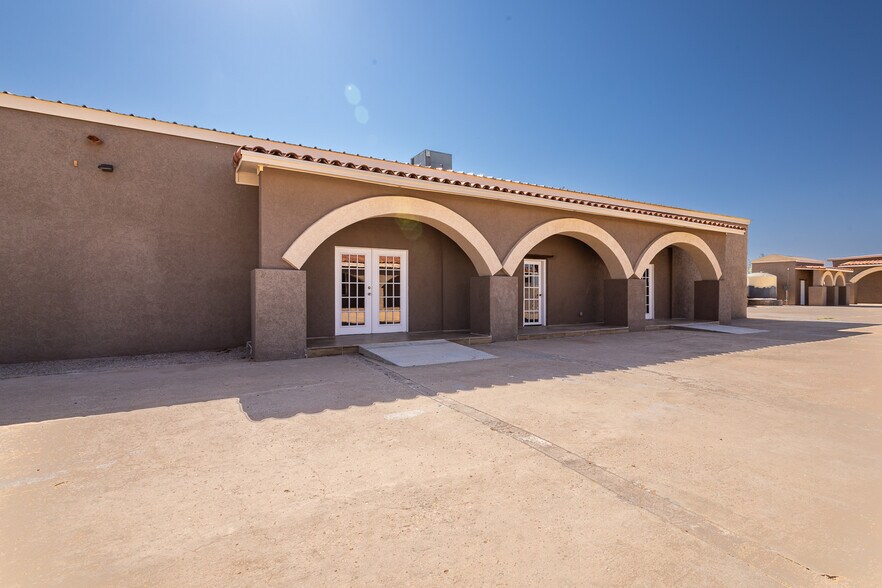 More Photos Of 13644 David Dr, El Paso Showroom For Lease