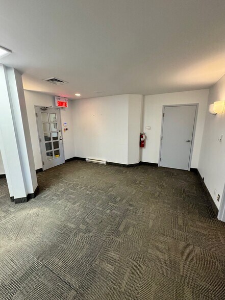More Photos Of 1085 Ch Du Côteau-Rouge, Longueuil Office For Lease