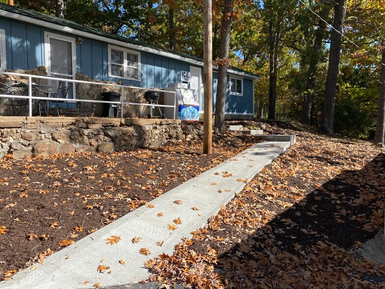 More Photos Of 256 Irish Hills Dr, Camdenton Hotel For Sale