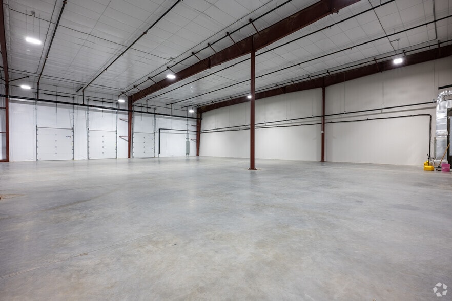 More Photos Of 717 Brigham Rd, Greensboro Flex For Lease