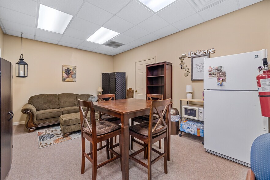 More Photos Of 42 N Main St, Hartford Storefront Retail Residential For Sale