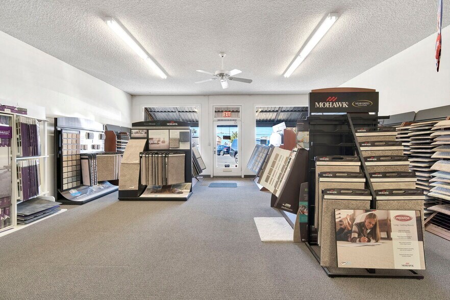 More Photos Of 230 S K St, Dinuba Storefront For Sale