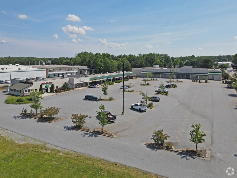 More Photos Of 535 Nelson St, Kernersville Unknown For Lease
