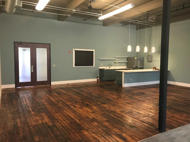 More Photos Of 250 Commercial St, Manchester Light Manufacturing For Lease